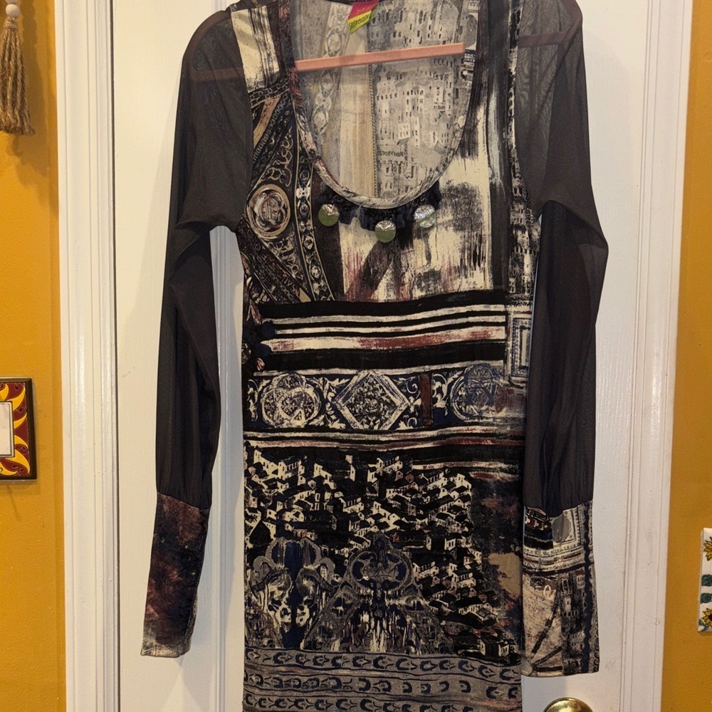 SAVE THE QUEEN BRAND FROM ITALY ABSTRACT MULTICOLORED DRESS MESH SLEEVES VISCOSE